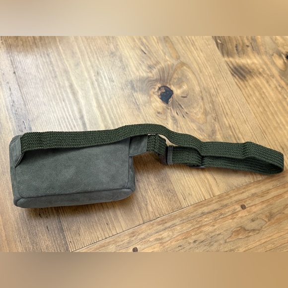 THE SAK Caraway Moss Green Suede Leather Belt Bag NWOT - Picture 5 of 8